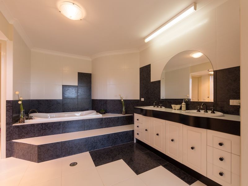 12 Blaxland Crescent, Sunshine Bay NSW 2536