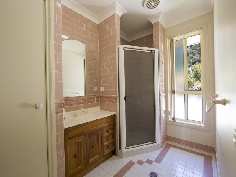 12 Blaxland Crescent, Sunshine Bay NSW 2536