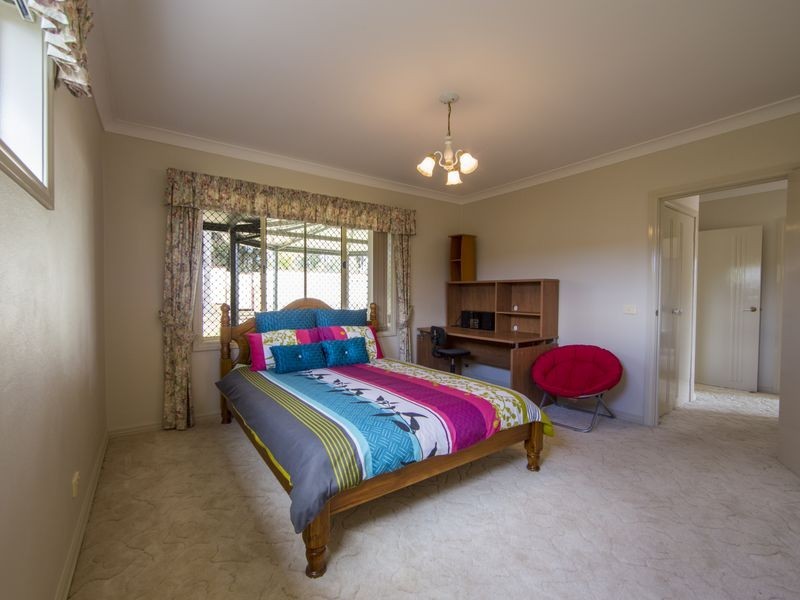 12 Blaxland Crescent, Sunshine Bay NSW 2536