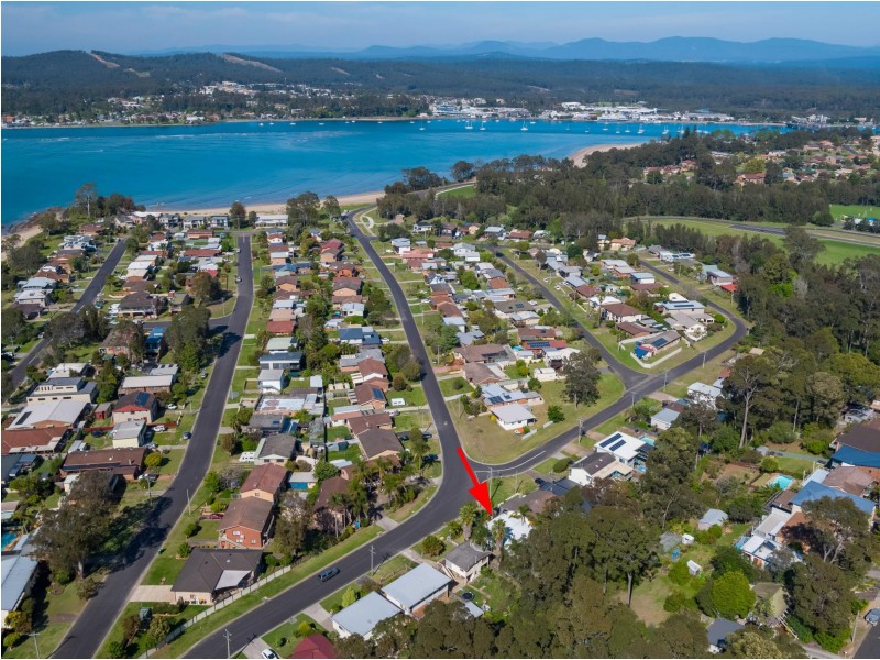 27 Timbara Crescent, Surfside NSW 2536