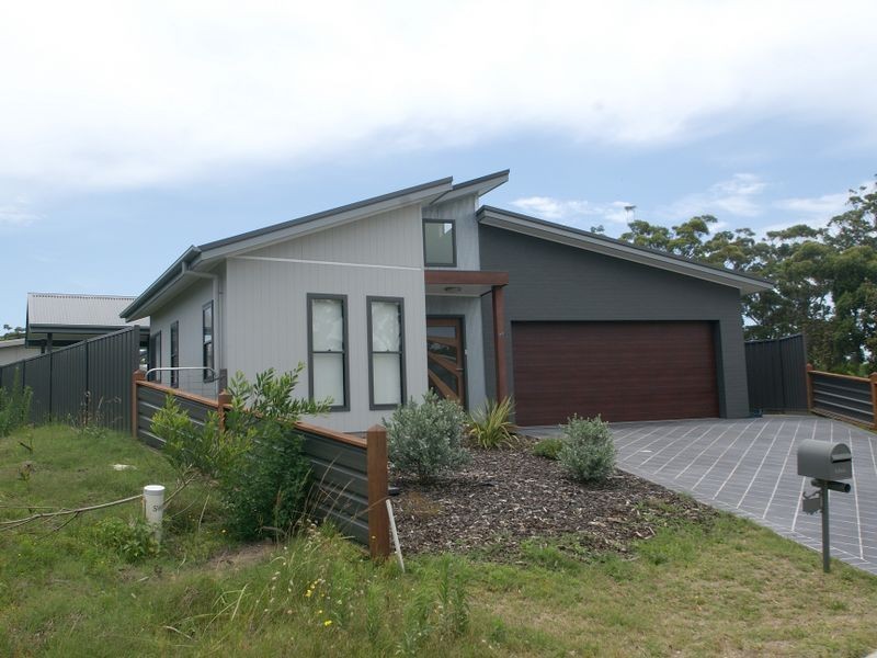 17 Griffiths Run, Broulee NSW 2537