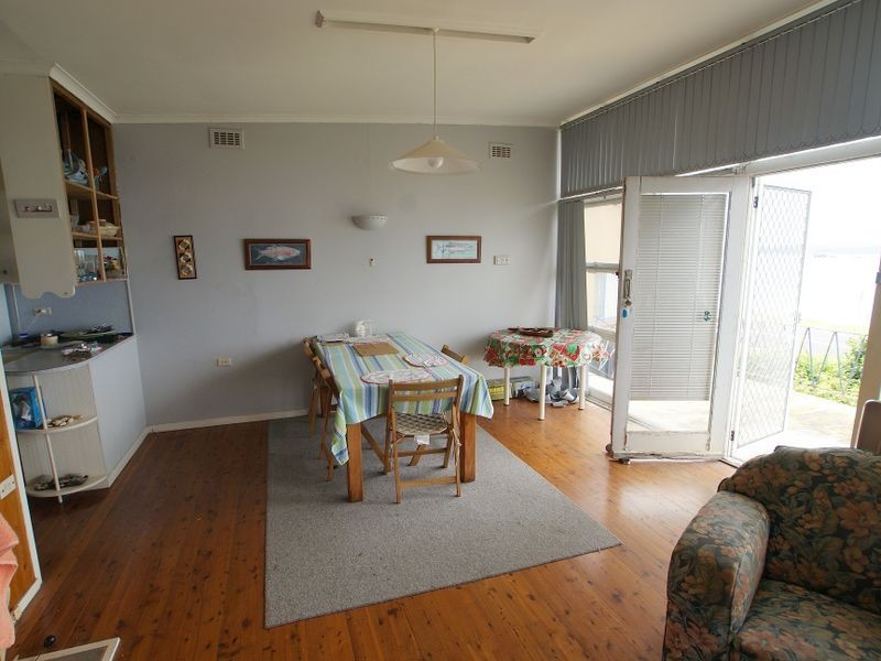 360 Beach Road, Batehaven NSW 2536