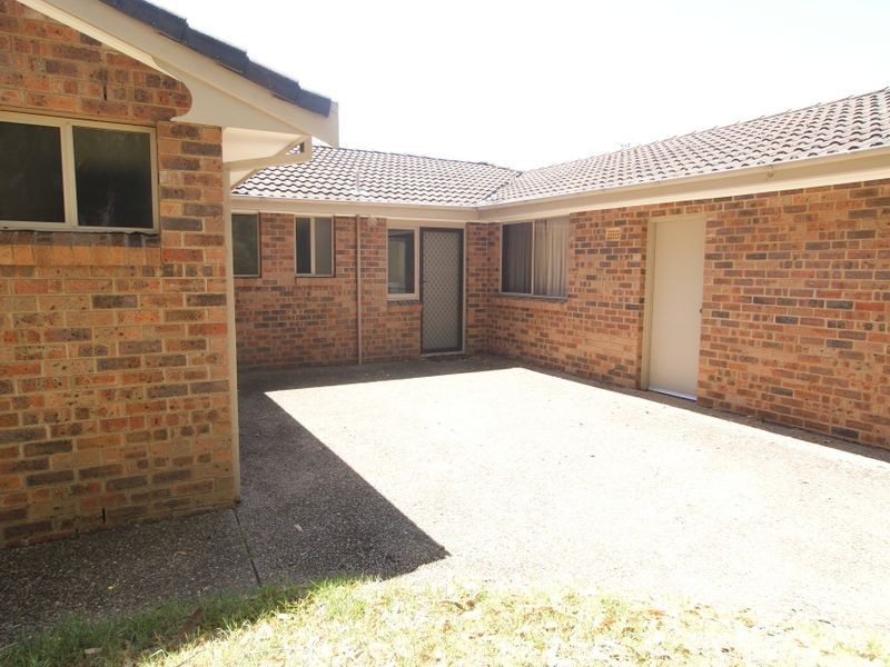 8 Blaxland Cres, Sunshine Bay NSW 2536