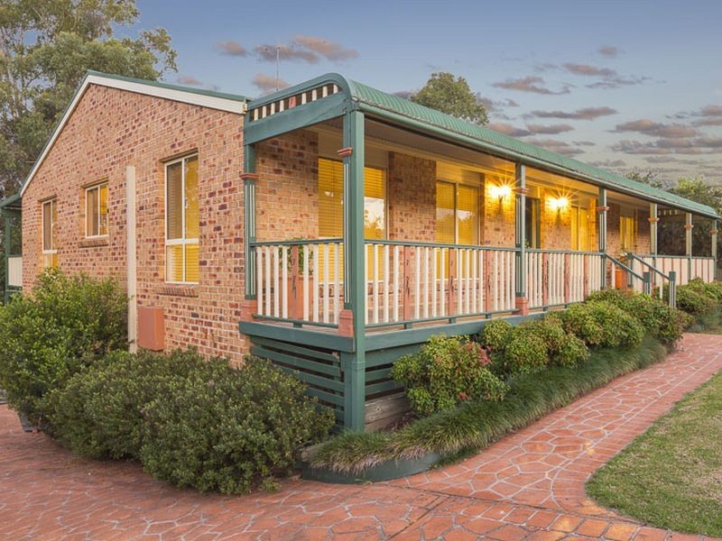 16 Karoola Crescent, Surfside NSW 2536