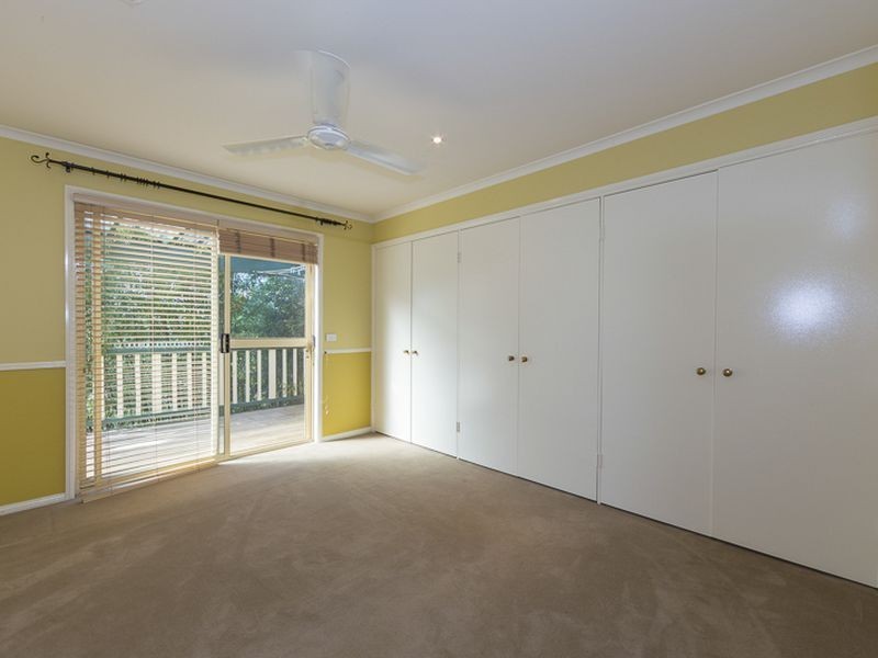 16 Karoola Crescent, Surfside NSW 2536