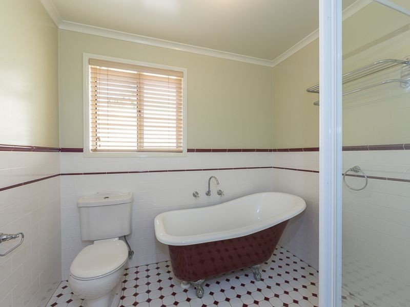 16 Karoola Crescent, Surfside NSW 2536