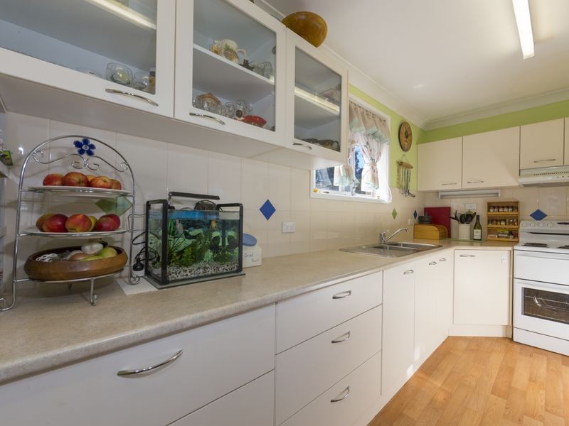 30 Berrima Parade, Surfside NSW 2536