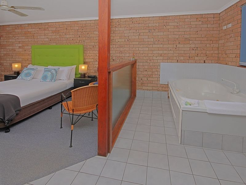 18 Imlay Street, Broulee NSW 2537