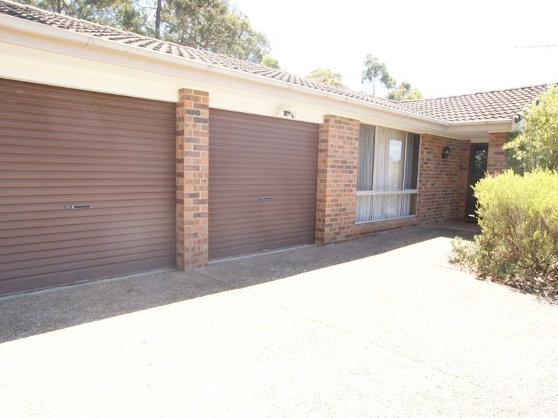 8 Blaxland Cres, Sunshine Bay NSW 2536