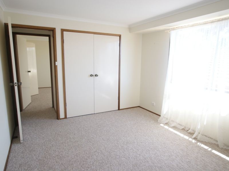 8 Blaxland Cres, Sunshine Bay NSW 2536