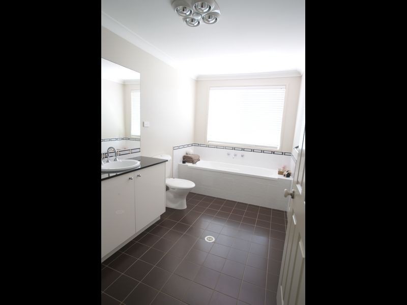 3 Gosse Pl, Sunshine Bay NSW 2536
