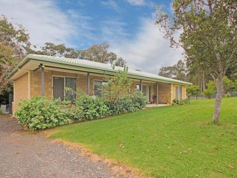 8 Blaxland Cres, Sunshine Bay NSW 2536