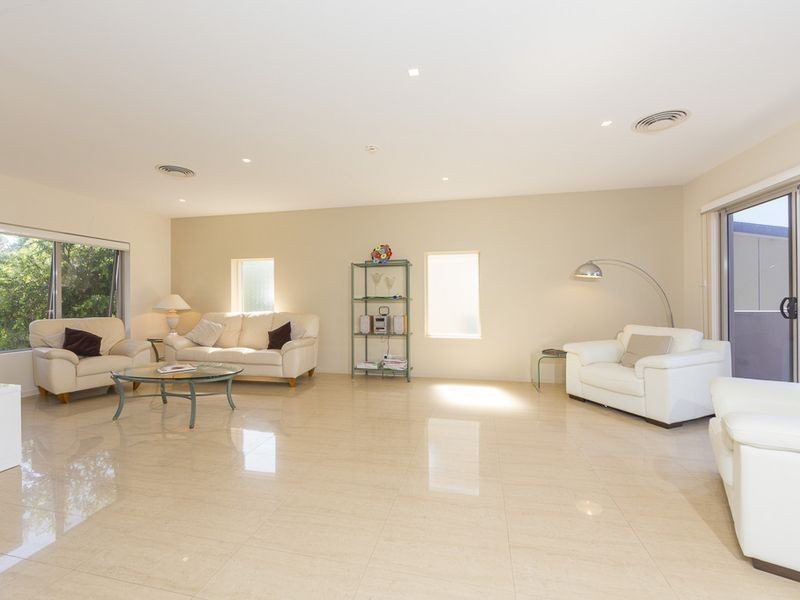 10 Barbara Crescent, Denhams Beach NSW 2536