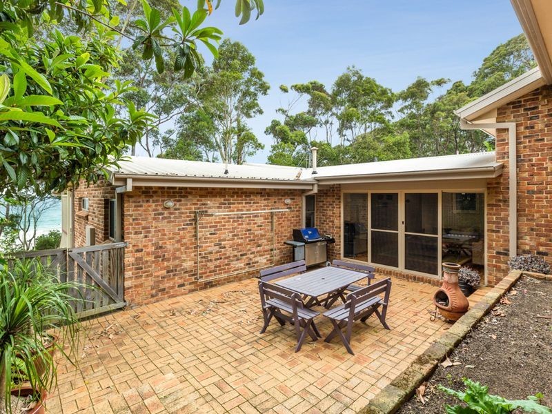 4 Graydon Avenue, Batemans Bay NSW 2536
