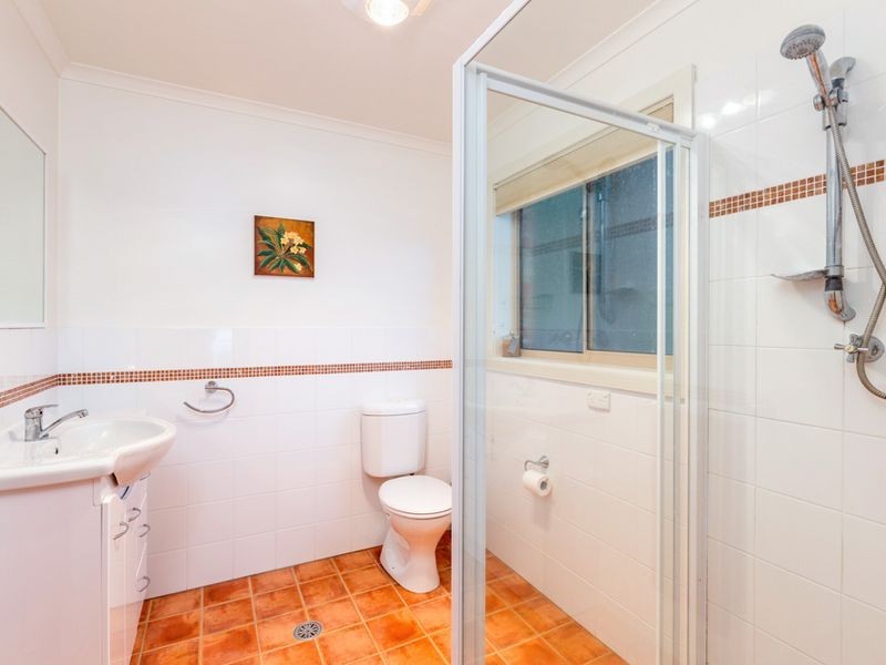 4 Graydon Avenue, Batemans Bay NSW 2536