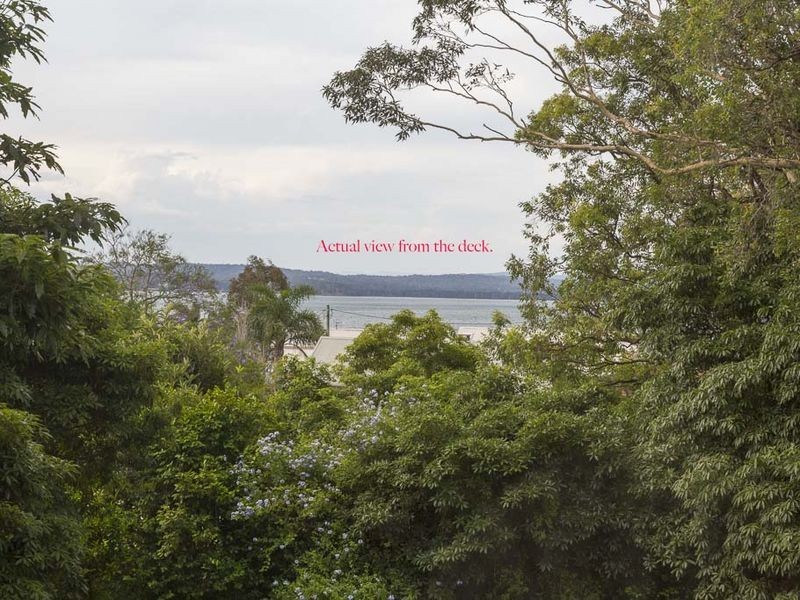 2 Lockyersleigh Ave, Batehaven NSW 2536