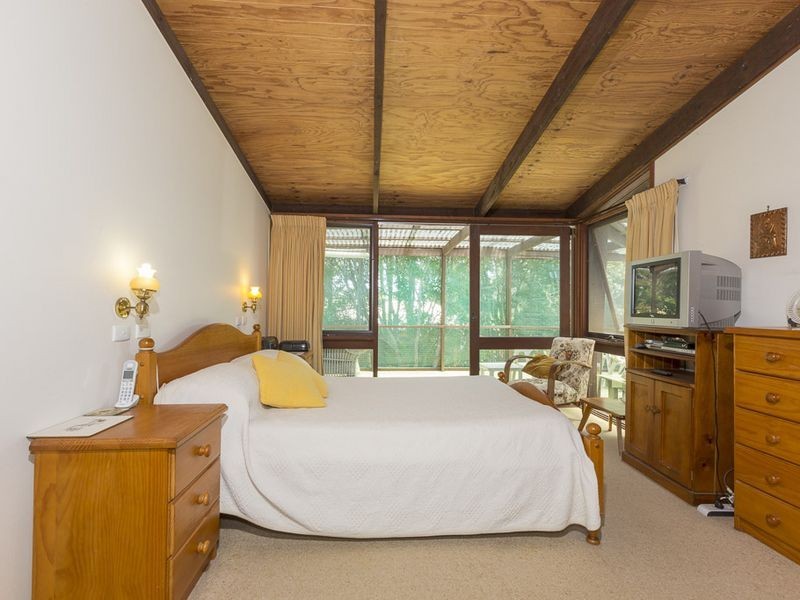 2 Lockyersleigh Ave, Batehaven NSW 2536