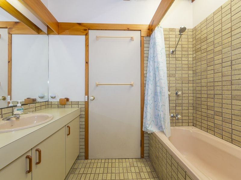 2 Lockyersleigh Ave, Batehaven NSW 2536