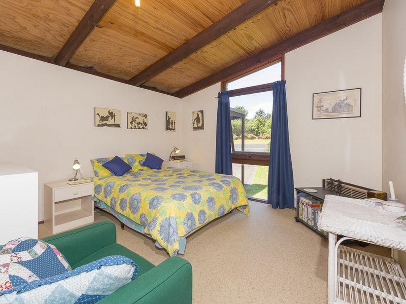 2 Lockyersleigh Ave, Batehaven NSW 2536