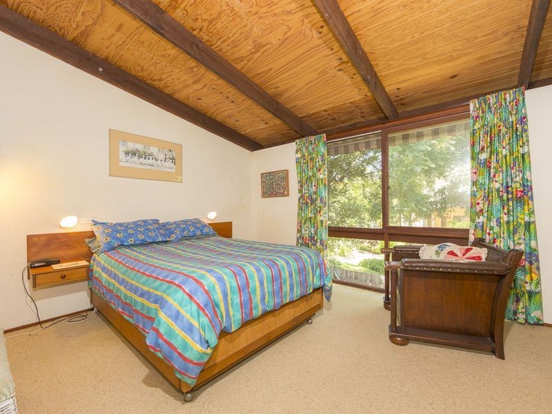 2 Lockyersleigh Ave, Batehaven NSW 2536