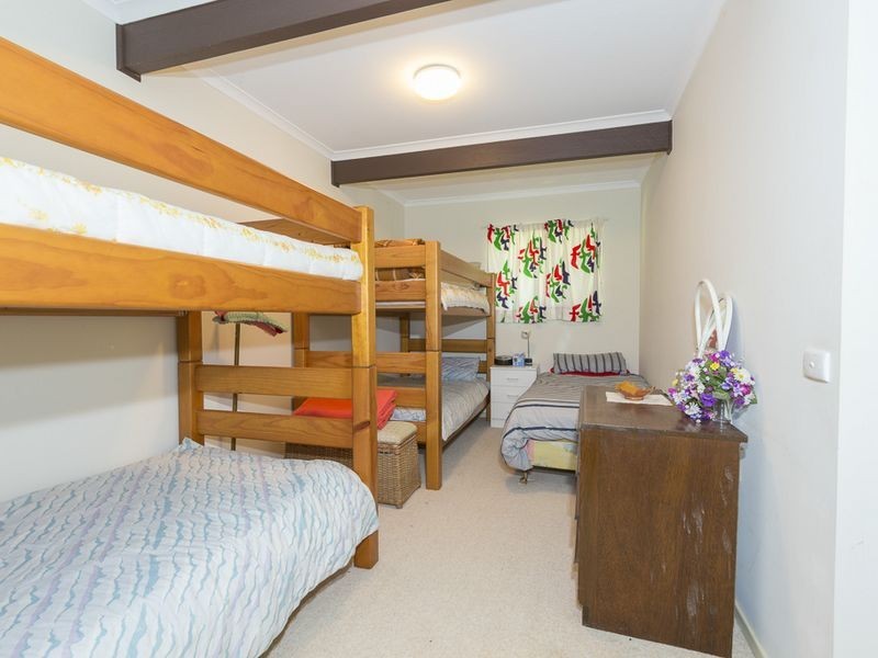 2 Lockyersleigh Ave, Batehaven NSW 2536