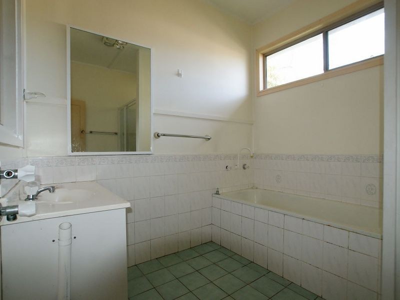 129 Beach Rd, Sunshine Bay NSW 2536