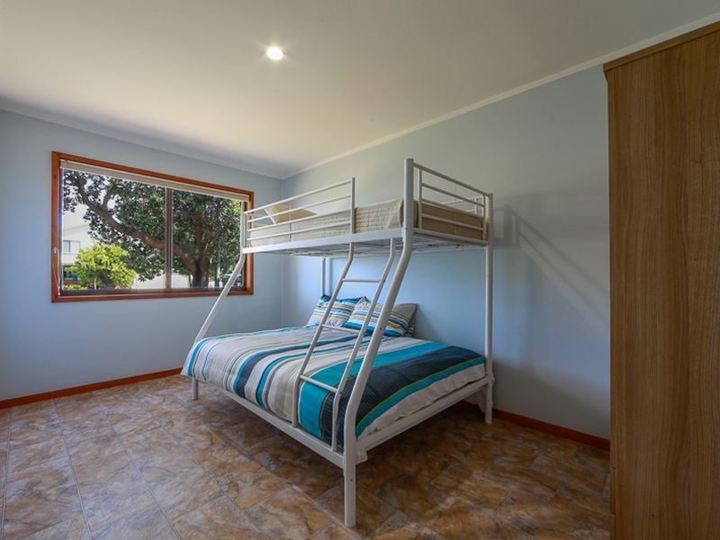 21 Clare Crescent, Batehaven NSW 2536