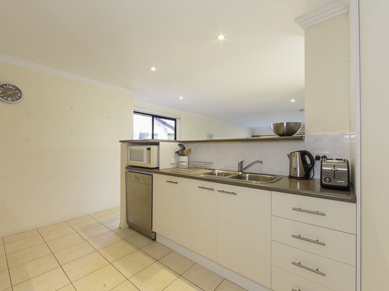 6 Bernadette Boulevard, Batehaven NSW 2536