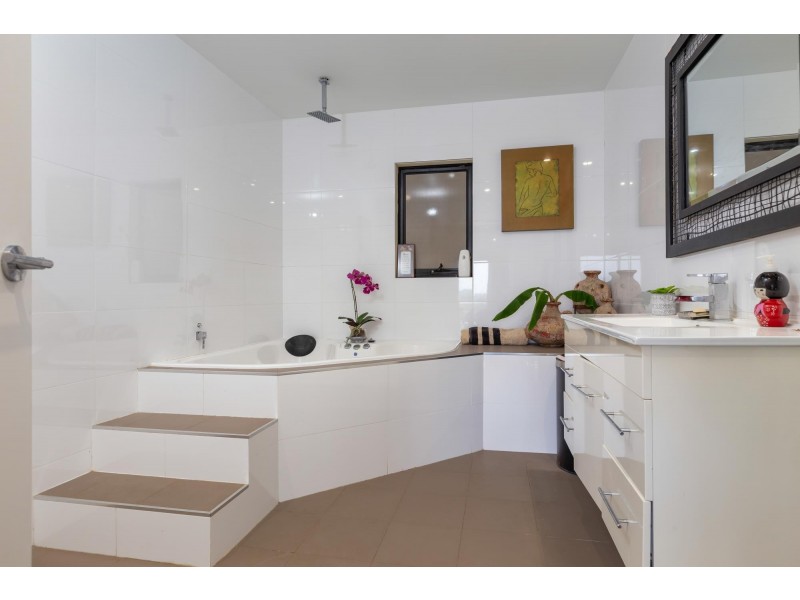 16 Mary Place, Long Beach NSW 2536