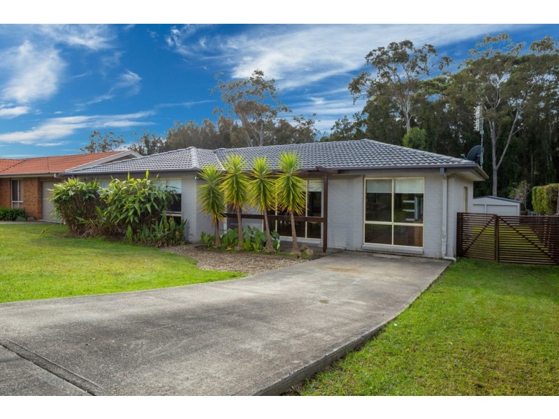 10 Renee Crescent, Moruya Heads NSW 2537