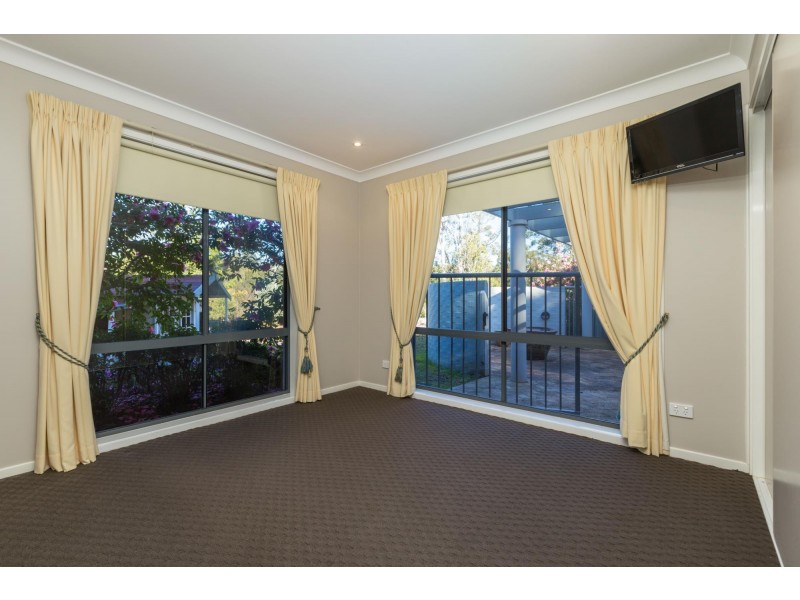 8 Cors Parade, North Batemans Bay NSW 2536