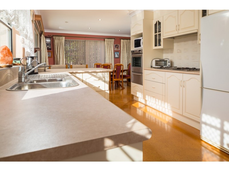 17 Wattle Crescent, Batehaven NSW 2536