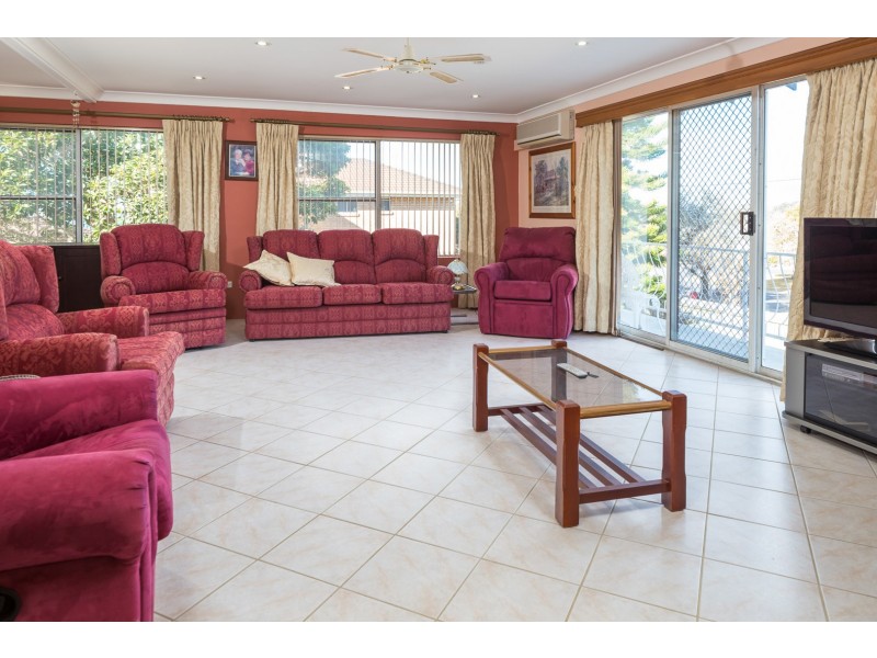 17 Wattle Crescent, Batehaven NSW 2536