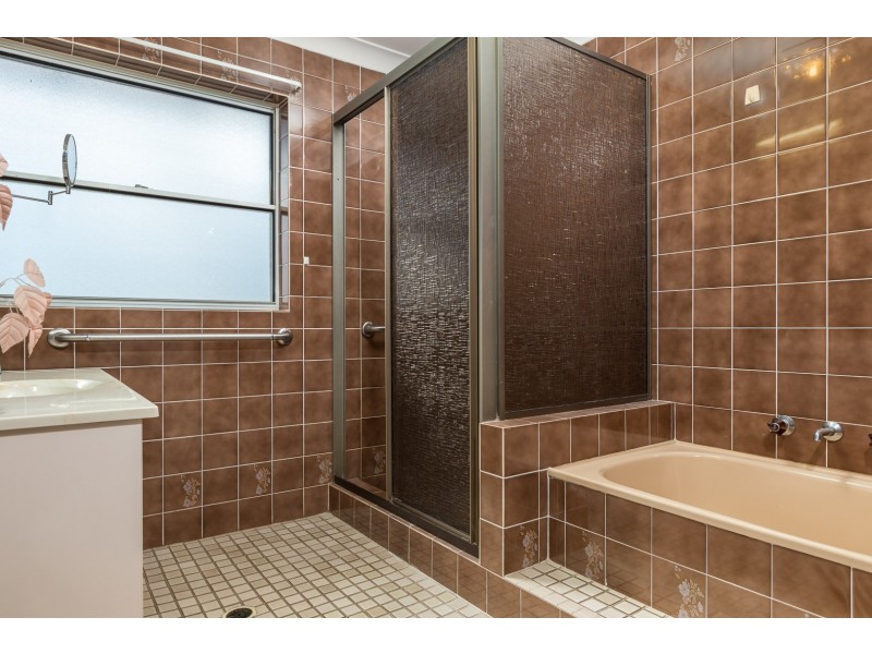 17 Wattle Crescent, Batehaven NSW 2536