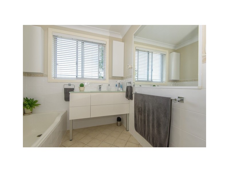 24 Calton Road, Batehaven NSW 2536