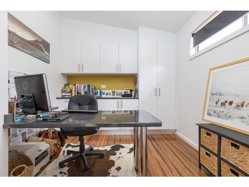 1 Apple Berry Place, Batemans Bay NSW 2536