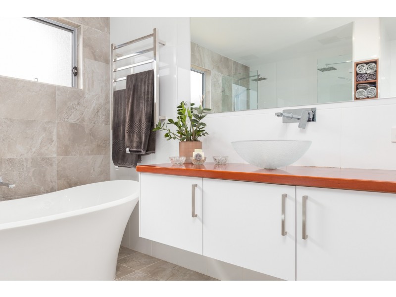 1 Apple Berry Place, Batemans Bay NSW 2536