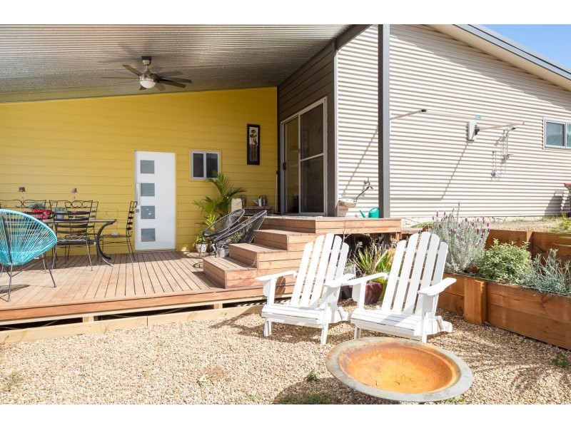 1 Apple Berry Place, Batemans Bay NSW 2536