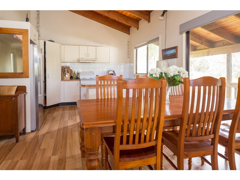 10 Berrima Parade, Surfside NSW 2536