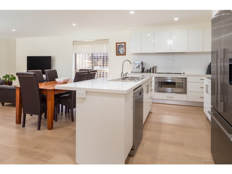 11 Dawarra Street, Tomakin NSW 2537