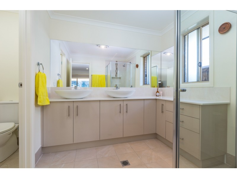 11 Dawarra Street, Tomakin NSW 2537