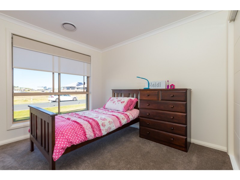 11 Dawarra Street, Tomakin NSW 2537