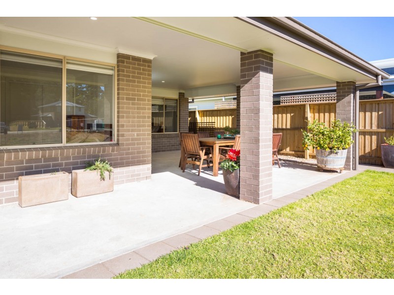 11 Dawarra Street, Tomakin NSW 2537