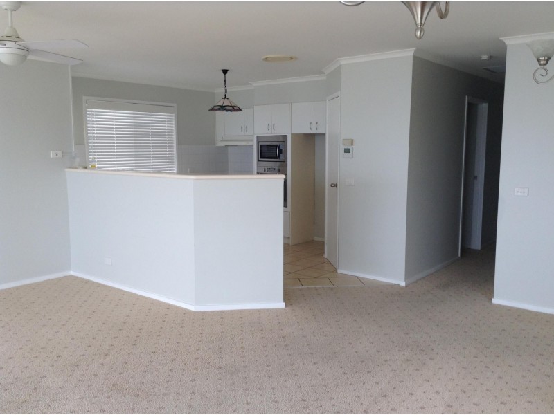 2/368 Beach Road, Batehaven NSW 2536