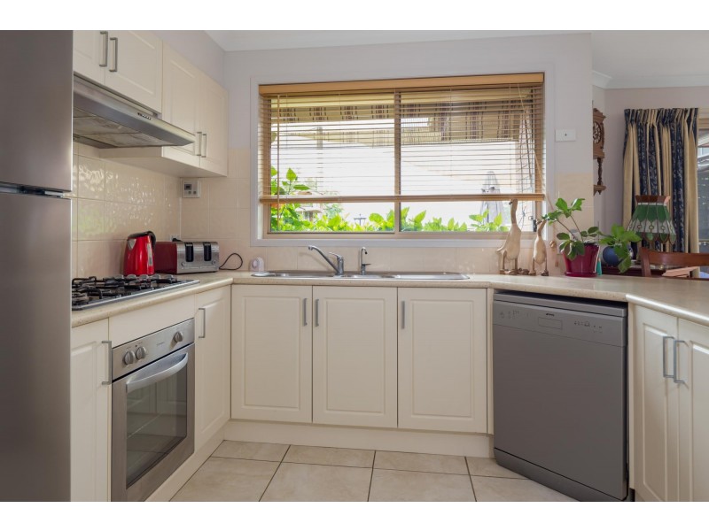 39 Canning Crescent, Sunshine Bay NSW 2536