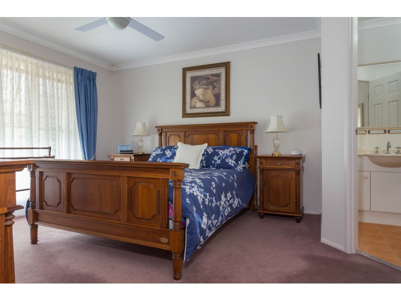 39 Canning Crescent, Sunshine Bay NSW 2536