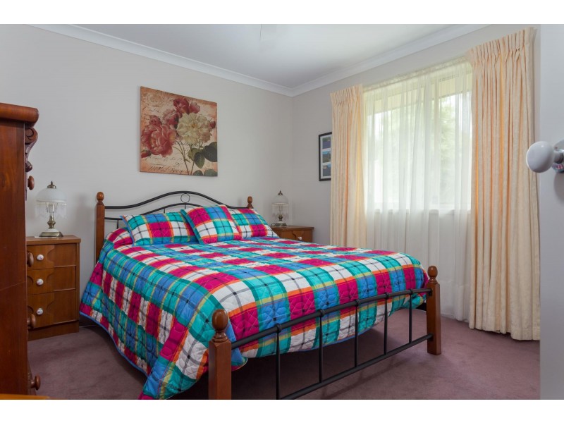 39 Canning Crescent, Sunshine Bay NSW 2536