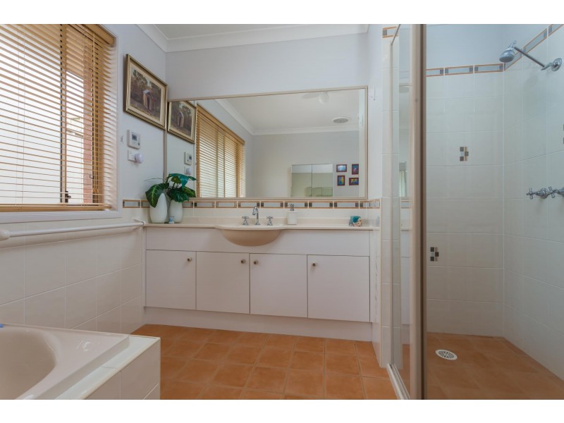 39 Canning Crescent, Sunshine Bay NSW 2536