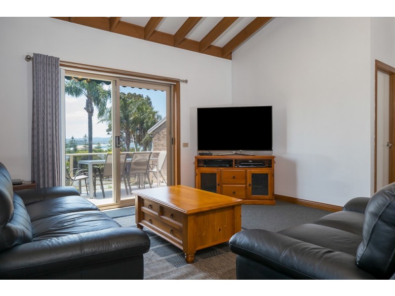 10/272 – 276 Beach Road, Batehaven NSW 2536