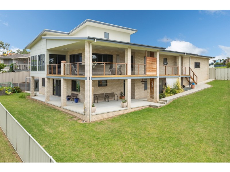3 Hunter Place, Sunshine Bay NSW 2536